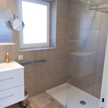 10 En Duplex - Les De Robinson - Avec Piscine En Bord De Siagne, A Mandelieu